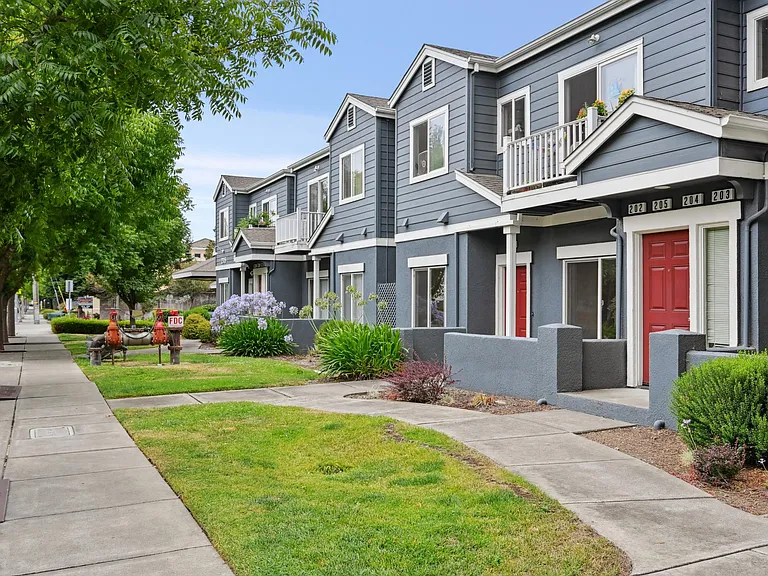 Marketplace Apartments — Photo 2