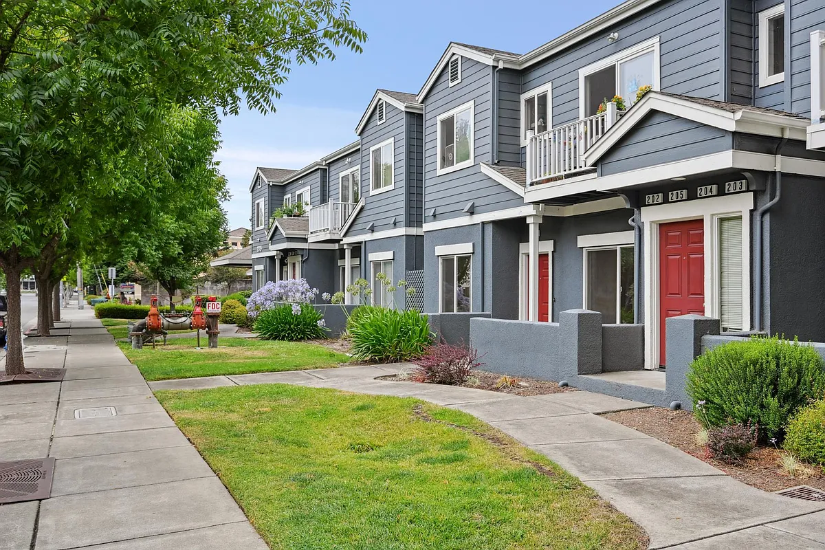 Building Photo - Marketplace Apartments