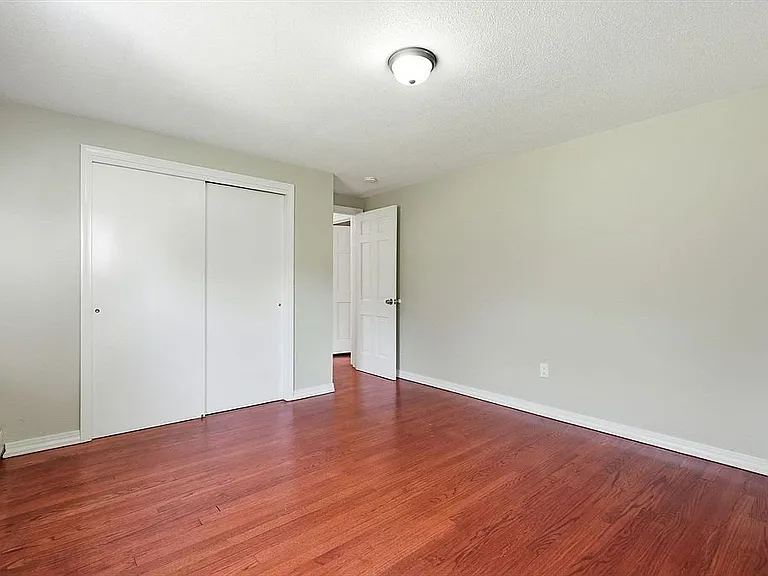 1107 N Pleasant St — Photo 21