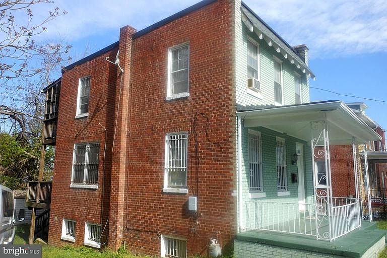 2nd image of 1523 White Pl SE