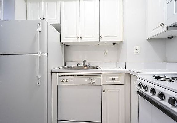 5th image of 3111 Broadway APT 1F
