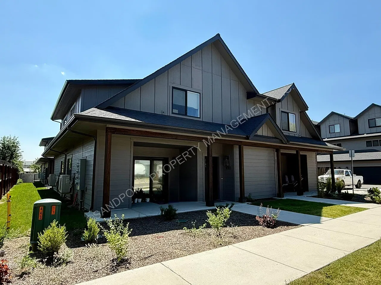 2 bed, 1.5 bath, 938 sqft, $1,795 — Photo 2