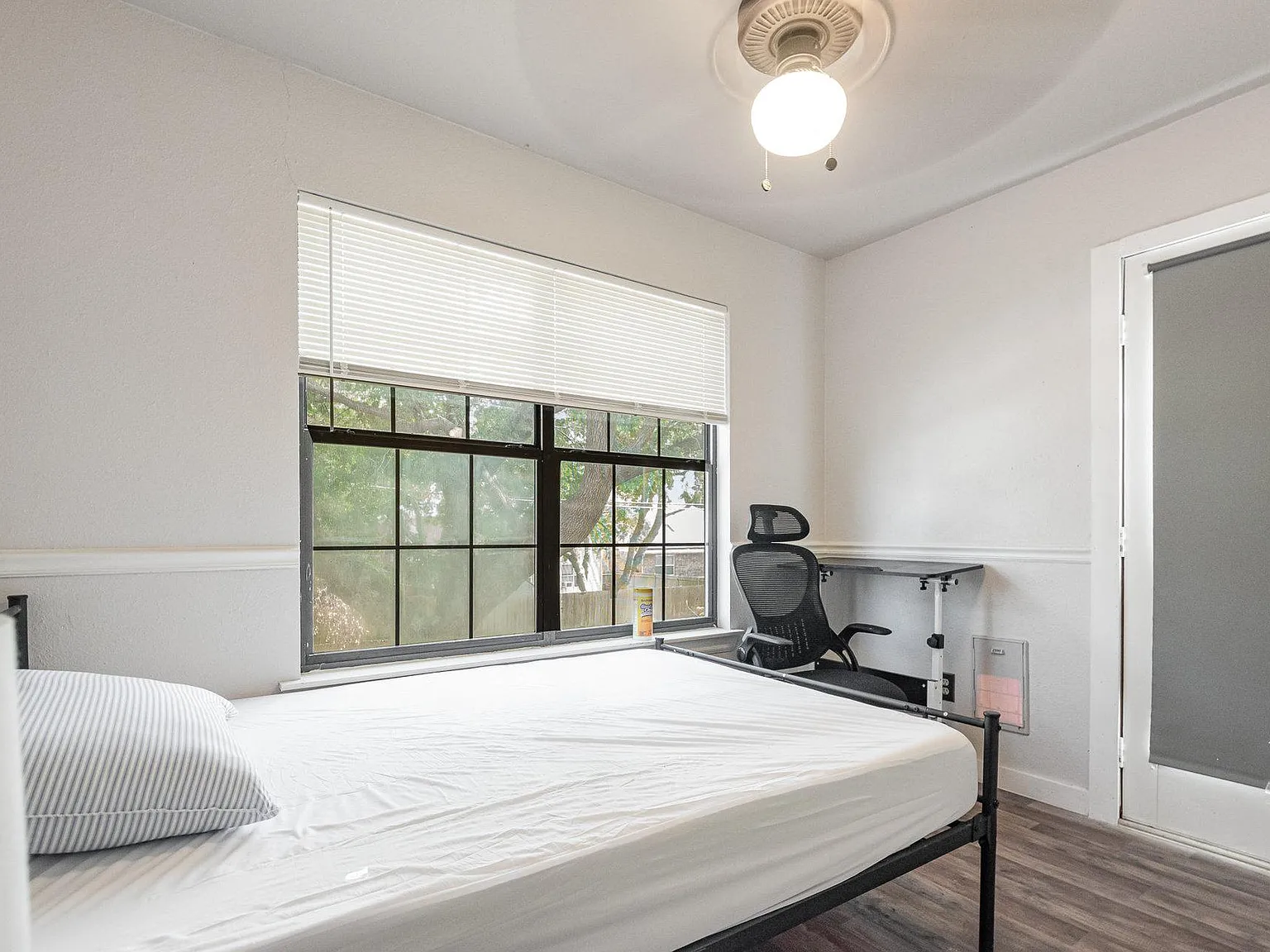 4 bed, 4.0 bath, 2000 sqft, $988 — Photo 3