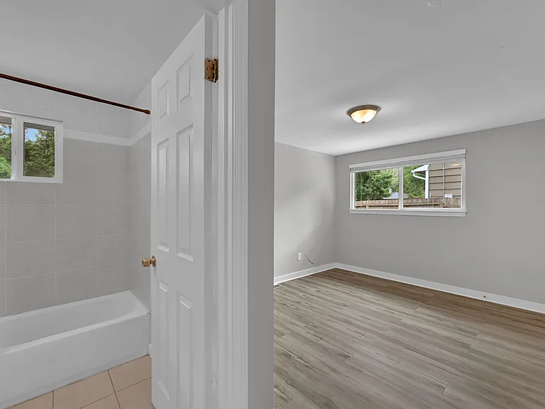 1021 NE 175th St — Photo 20
