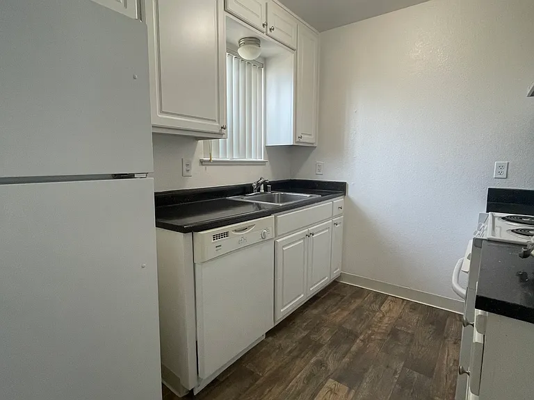 2219 P St #C — Photo 6