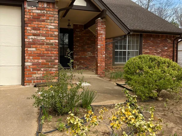 3803 E 82nd Pl S, Tulsa, OK 74137