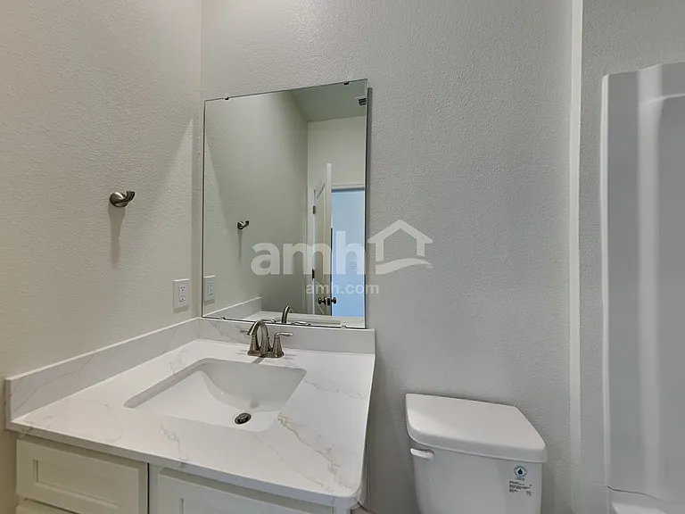 16392 Aubergine Aly — Photo 14
