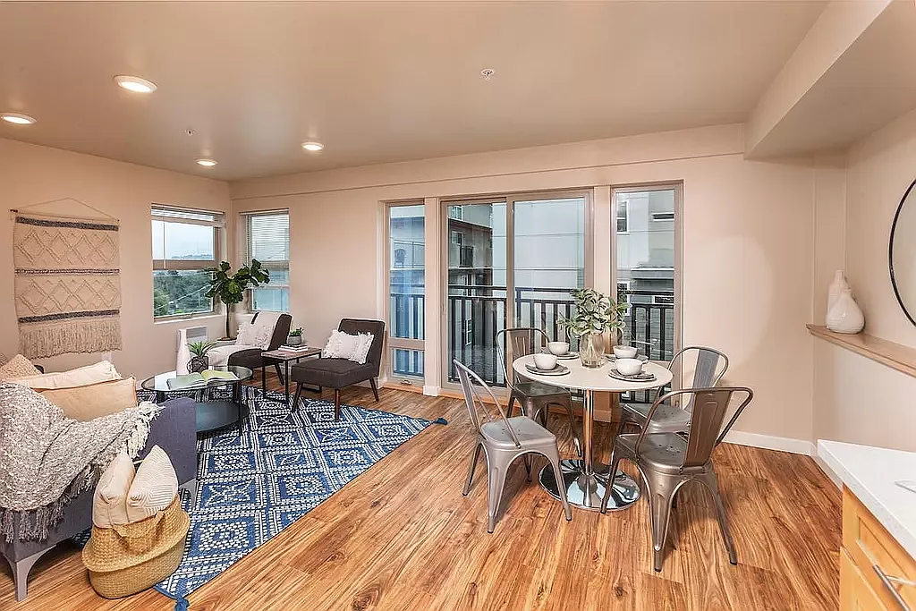 2 bed, 860 sqft, $2,600 — Photo 4