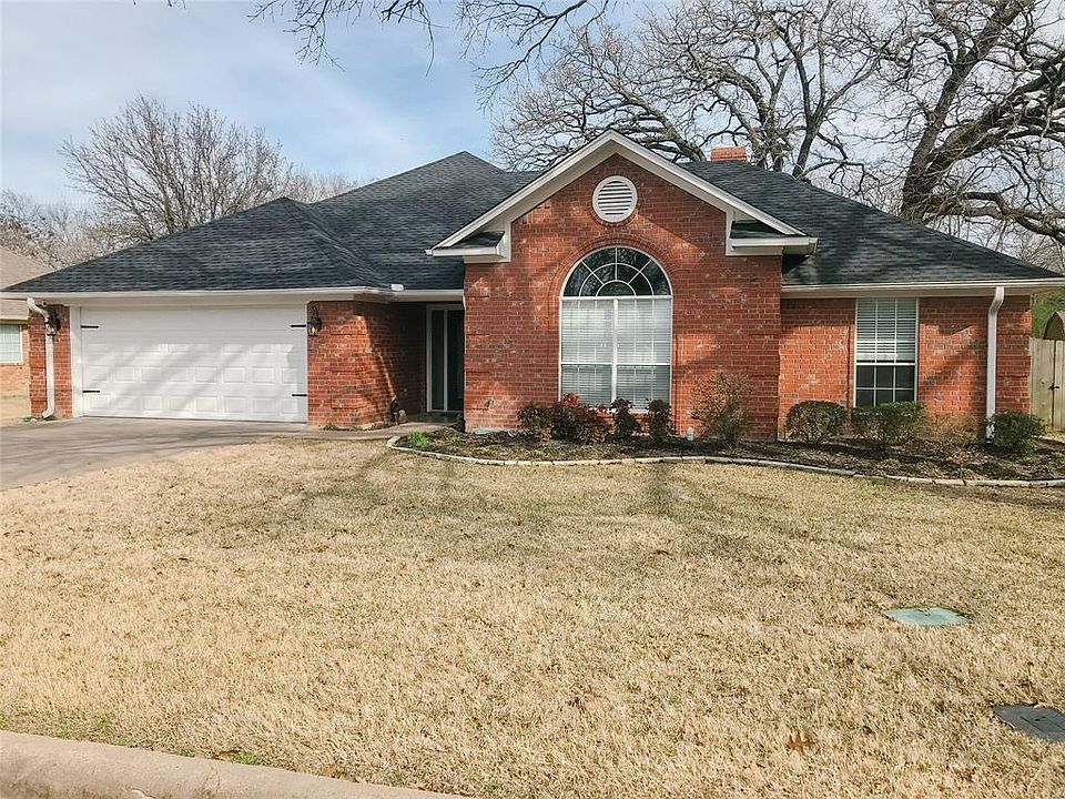 1st image of 109 Stone Briar Dr N
