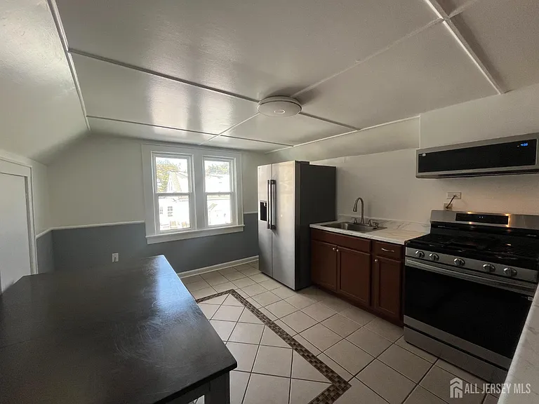7 Bound Brook Ave — Photo 7