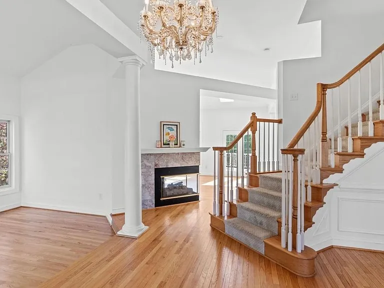 14216 Cervantes Ave — Photo 2