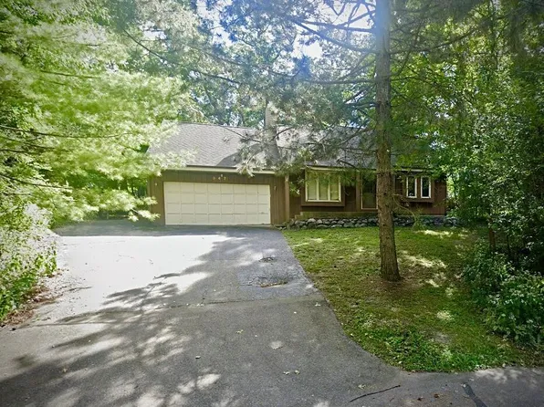 347 Church DRIVE, Fontana, WI 53125
