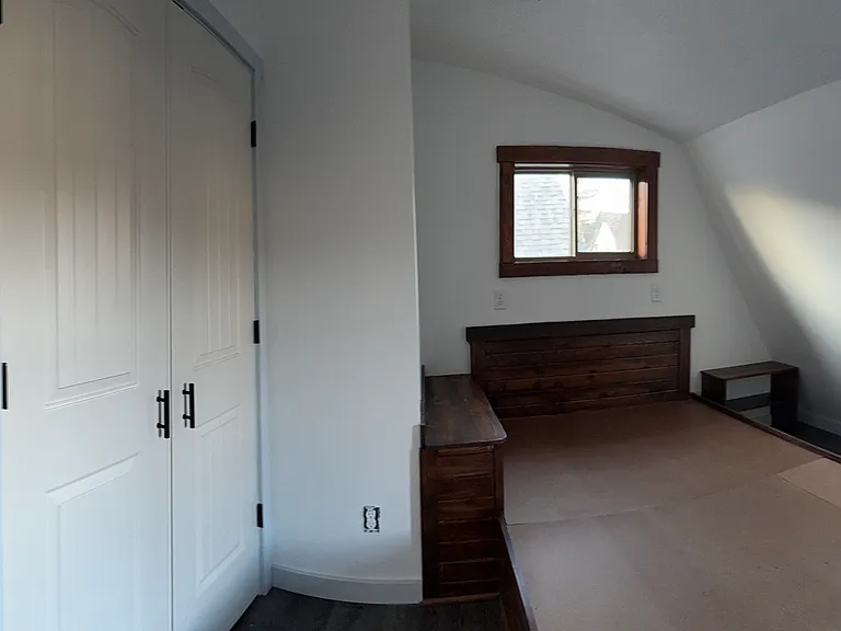 Locust St — Photo 2