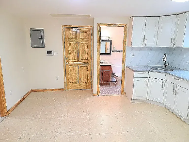 430 39th St #3 — Photo 1