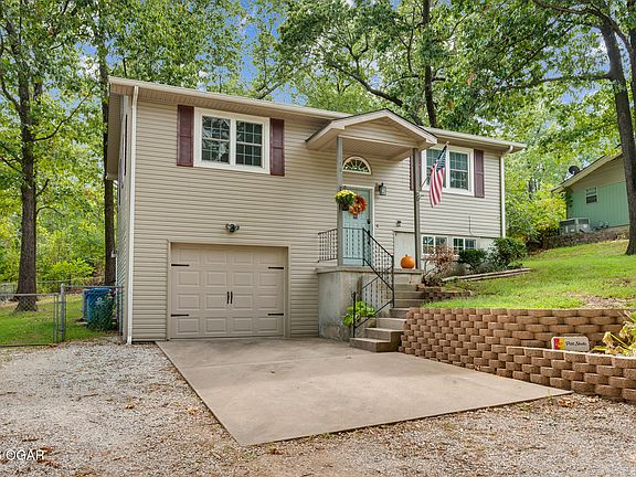 3rd image of 148 Red Oak Dr