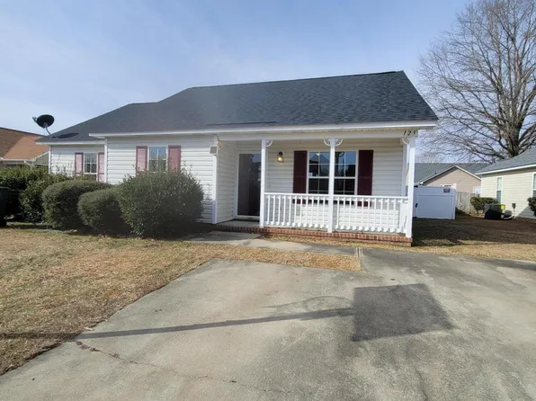 3670 Highland Dr, Ayden, NC 28513