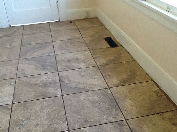 Eat in kitchen floor