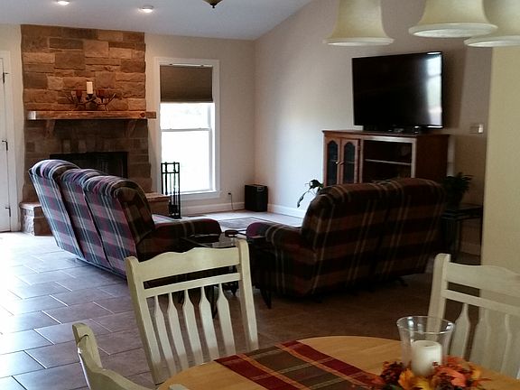 Dining rm to Great rm.