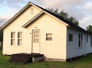 902 S 2nd St, Ganado, TX 77962