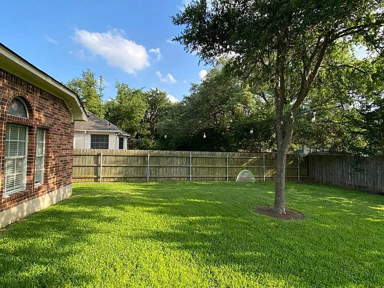 2623 Goldfinch Dr — Photo 24