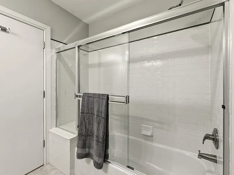 2441 N Broadway #203 — Photo 7