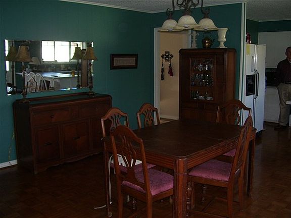 5th image of 800 Warren Dr