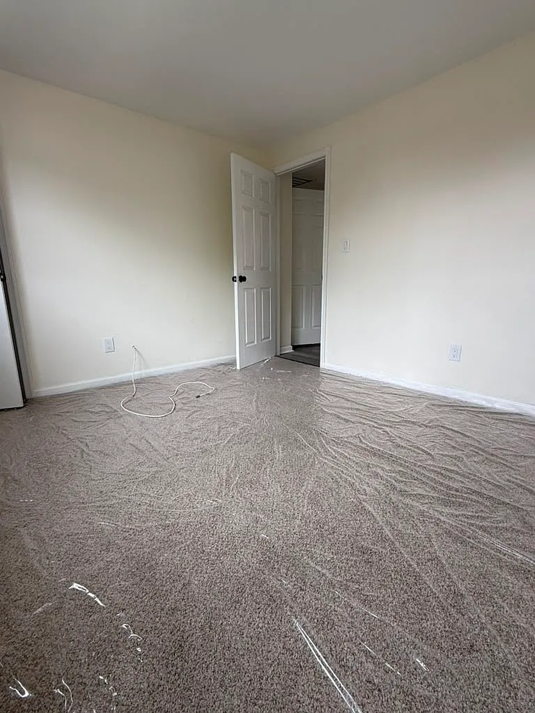 319 Southside Ave — Photo 3