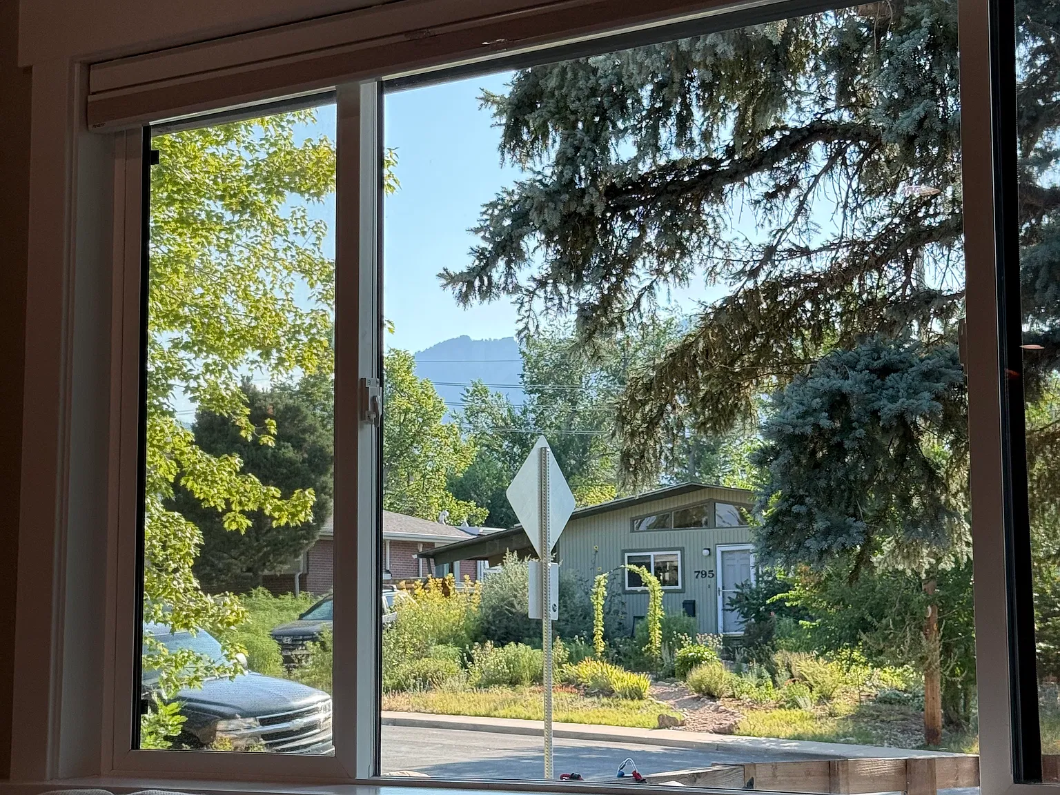 3 bed, 1026 sqft, $4,200 — Photo 3