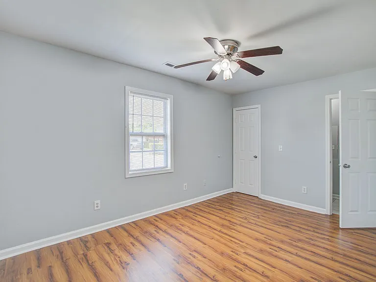 2150 Becker St — Photo 14