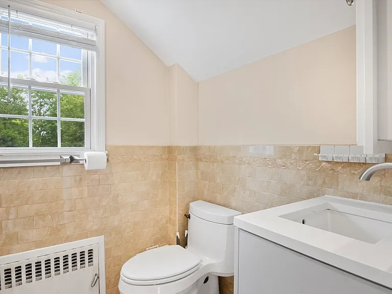 36 Amelia Ave — Photo 14
