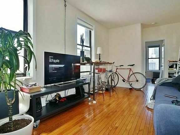 4th image of 122 Orchard St APT 20