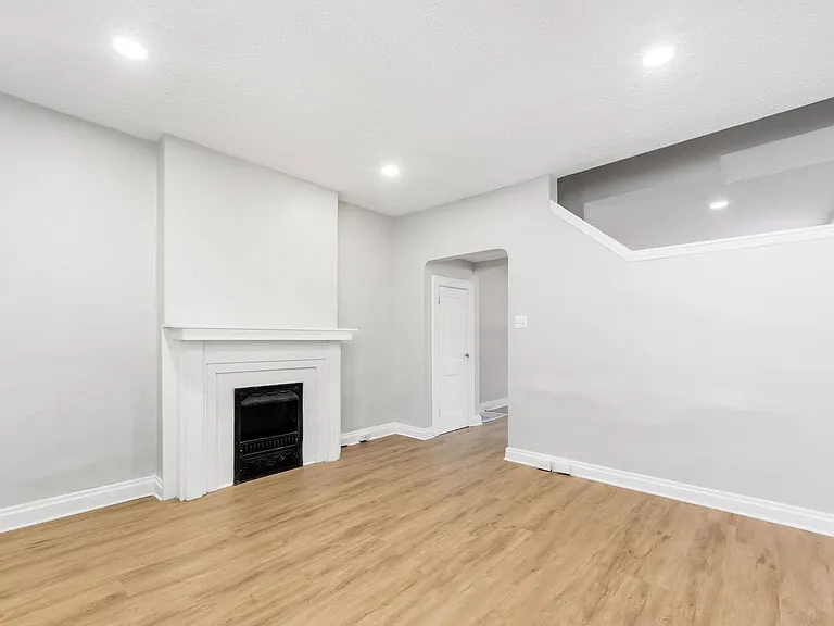 415 Mithoff St — Photo 8
