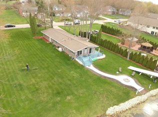 1630 Candlewick Dr SW, Poplar Grove, IL 61065