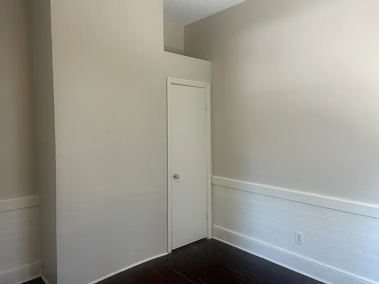 520 E Hall Ln — Photo 13