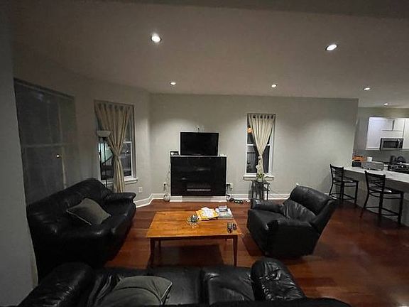 3rd image of 514 Quincy St NW #1