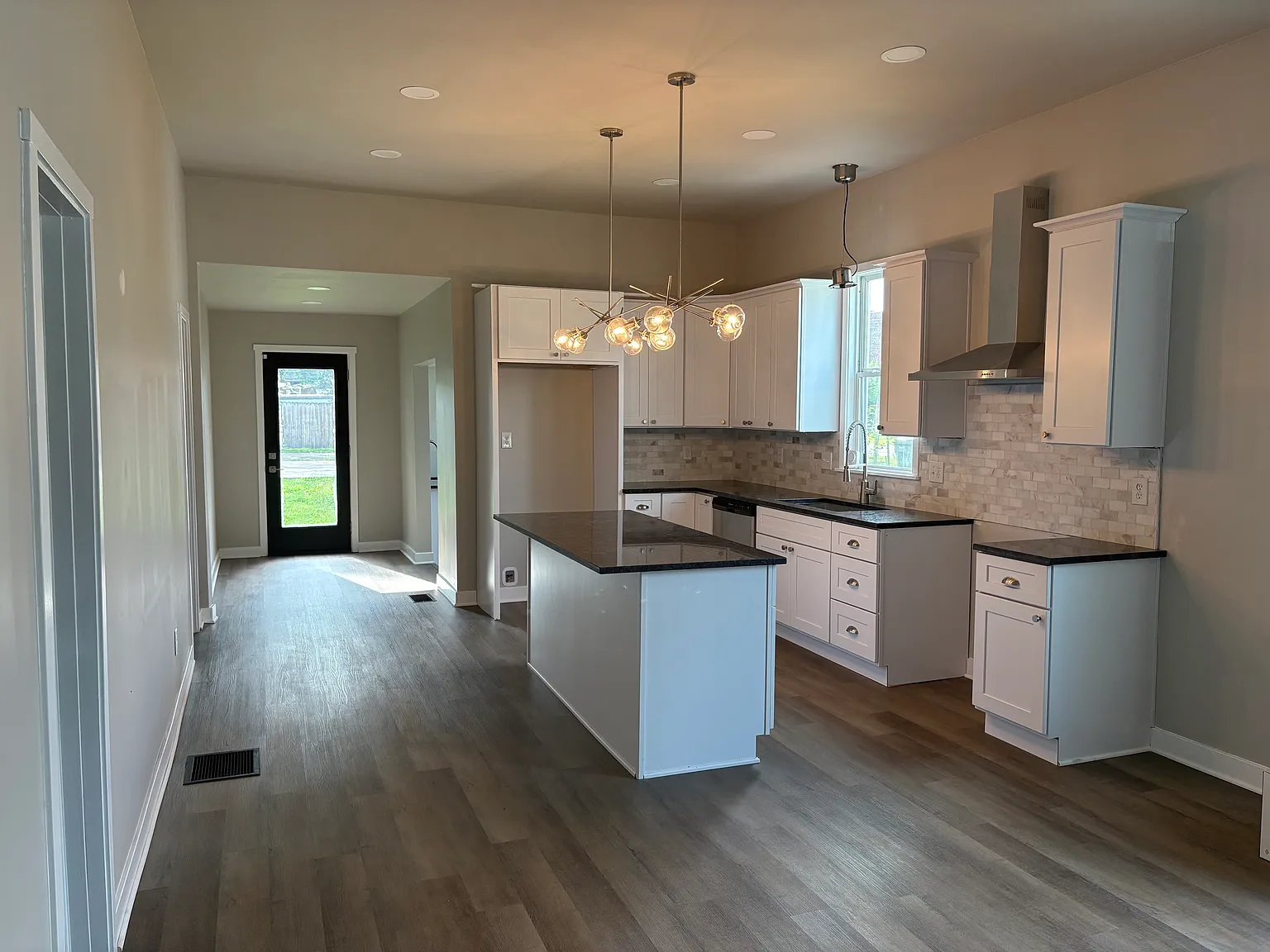 3 bed, 1284 sqft, $2,200 — Photo 4