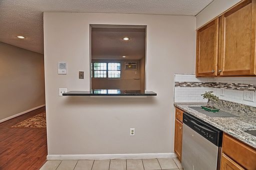 5th image of 8 Williamsburg Ct Unit 2
