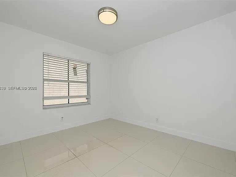 889 Sand Creek Cir — Photo 16