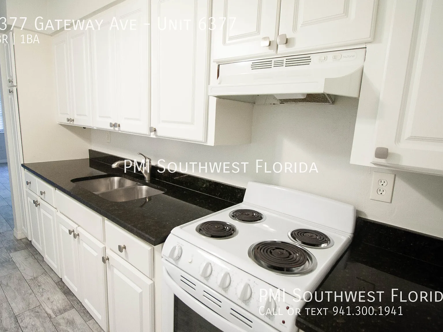 2/1 Condo Near Shopping and Entertainment in Gulf Gate! — Photo 4