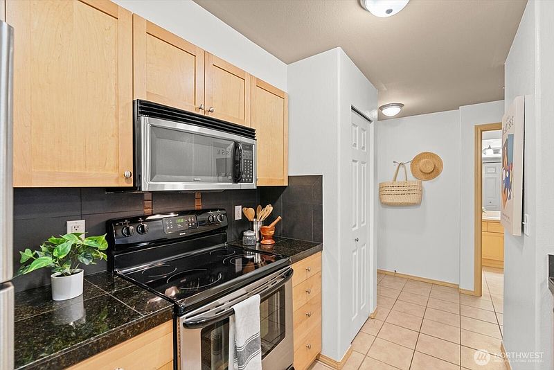 4th image of 9057 Greenwood Avenue N #306