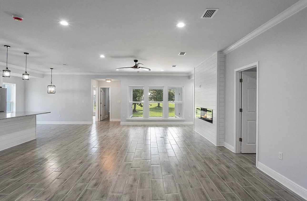 4 bed, 2082 sqft, $2,650 — Photo 3
