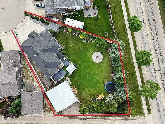 3rd image of 13 SW Fern Cres