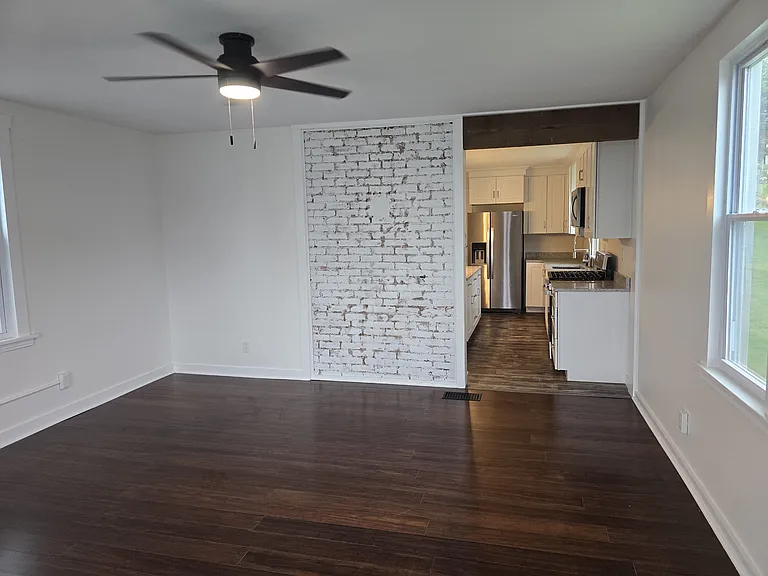 525 Grant Ave — Photo 2