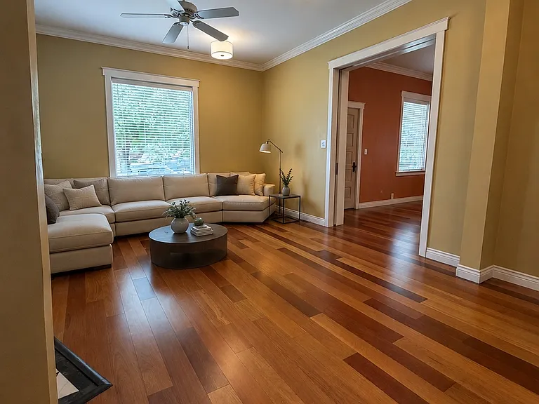 1122 E Westminster Ave — Photo 2