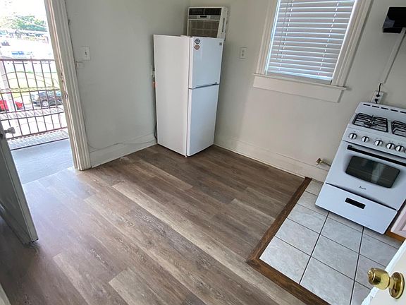 3rd image of 1304 Pacific Ave #8