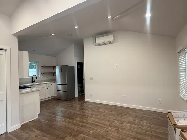 6584 Ponce Ave, Woodland Hills, CA 91367