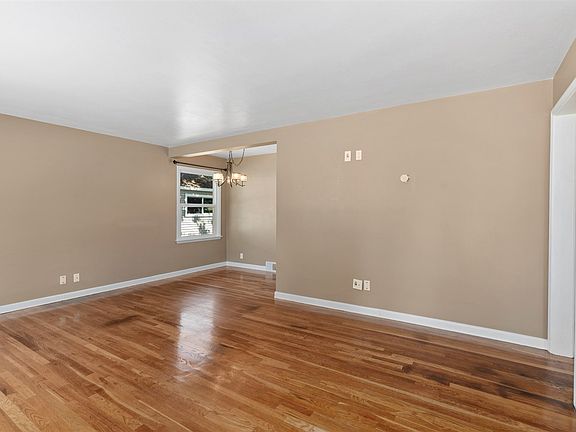 5th image of 1525 E Thurston Ave