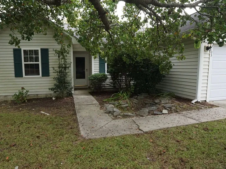 103 Eastgate Dr — Photo 2