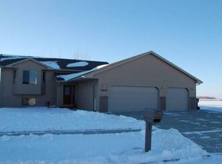 1907 7th St NE, Watertown, SD 57201
