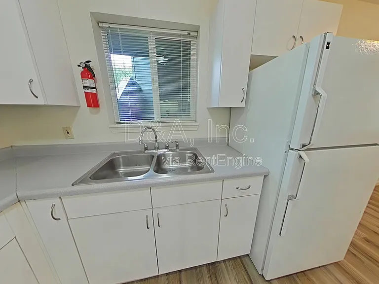 725 SW 13th St #2 — Photo 5